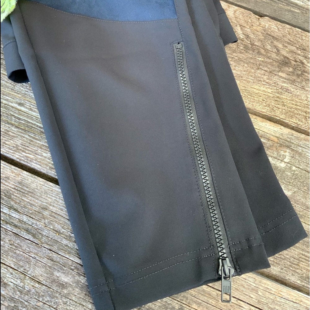 Gap Stretchy Leggings Size XL in Black/Blue with Zippers as new